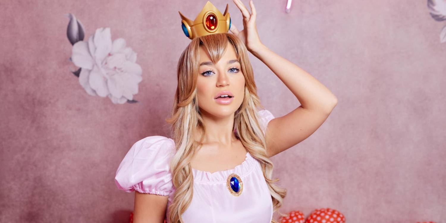 VR Conk's Girl of the Month: Blake Blossom