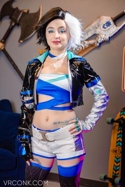 Stevie Moon cosplay vr sex scene