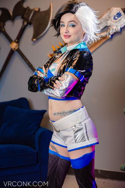 Stevie Moon cosplay 4k vr xxx scene